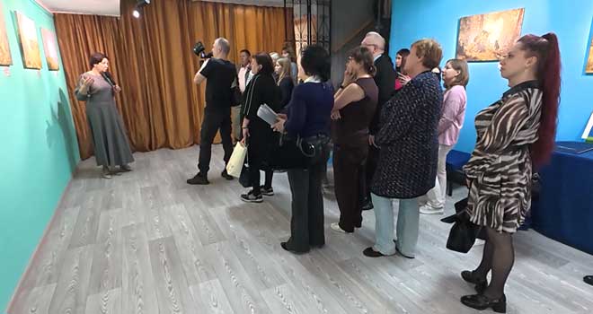 Настрой на культуру: арт-холл открылся в Центральной городской библиотеке Дзержинска