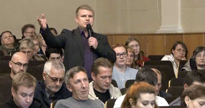 Открытый разговор: спикер регионального парламента Евгений Люлин встретился с представителями творческого сообщества Дзержинска