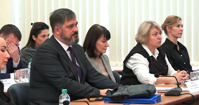 Вопрос на повестке: на заседании Городской думы депутаты приняли отставку Михаила Клинкова с поста главы Дзержинска
