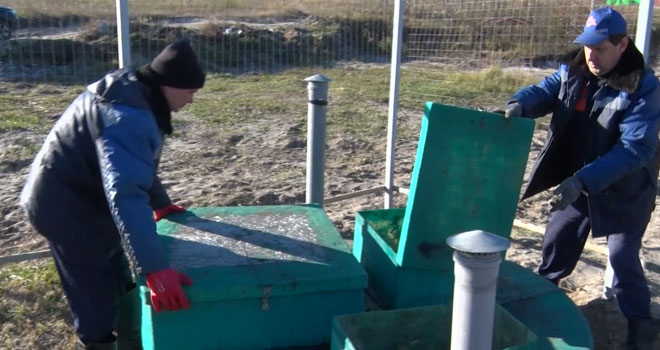 Километры труб и реконструкция: Дзержинский водоканал завершает работы по подключению поселка для многодетных к городским сетям