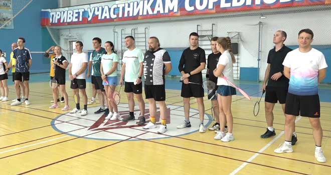 Победы в борьбе: очередной любительский турнир провел дзержинский бадминтонный клуб