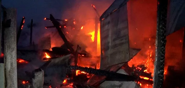 В поселке Пушкино загорелся частный дом