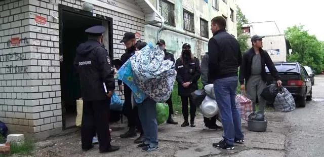 Нескучный вечер: из-за угрозы обрушения дома в Дзержинске срочно эвакуировали жильцов