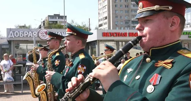 В лучших традициях: по главным улицам Дзержинска прошел военный оркестр войск национальной гвардии России