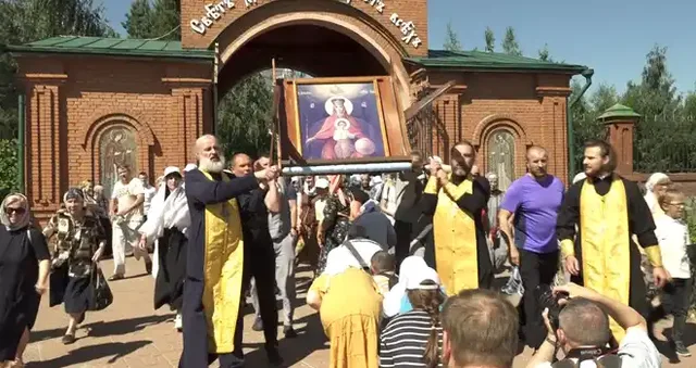 День Всех Святых: Крестный ход прошел по улицам Дзержинска в минувшее воскресенье
