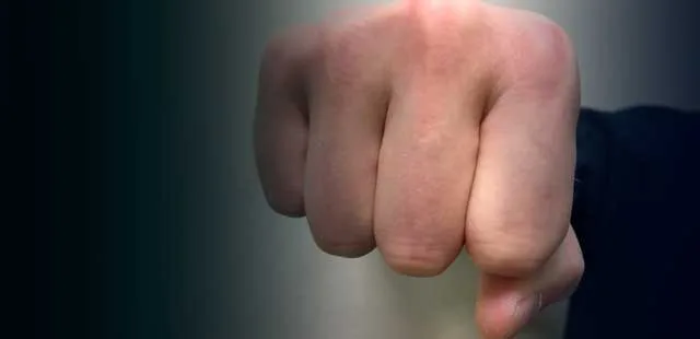 Сыновья жестокость: на дзержинца заведено уголовное дело за повторное избиение родной матери