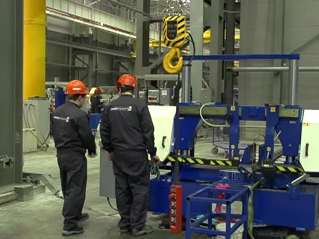 Россияне стали больше работать и меньше зарабатывать
