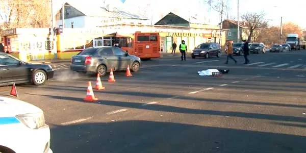 Несостоявшийся рейс: покатившийся автобус задавил женщину-водителя в Нижнем Новгороде