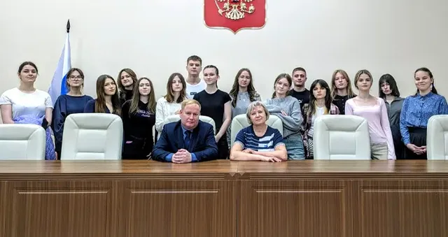 Правовое воспитание: экскурсию для старшеклассников организовали в Дзержинском городском суде