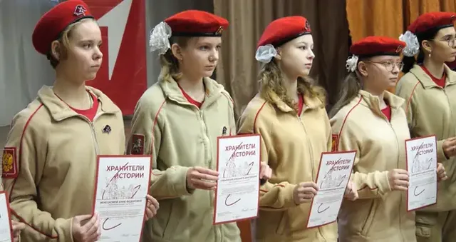 140 достойных ребят: в ряды Хранителей истории посвятили дзержинских школьников