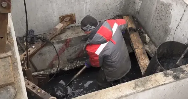 Неудобств не будет: специалисты Дзержинского водоканала продолжают работы по капремонту канализационного коллектора