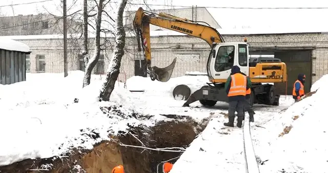 Городские коммуникации: Дзержинский водоканал завершает плановые работы на улице Петрищева