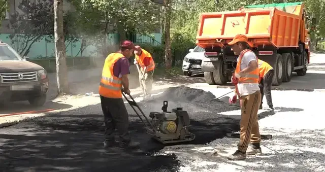 Работы завершены: сотрудники Дзержинского водоканала привели в порядок переулок Западный