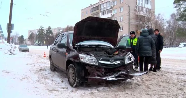 Занесло? Серьёзной травмой закончилась утренняя поездка для молодой автоледи из Дзержинска