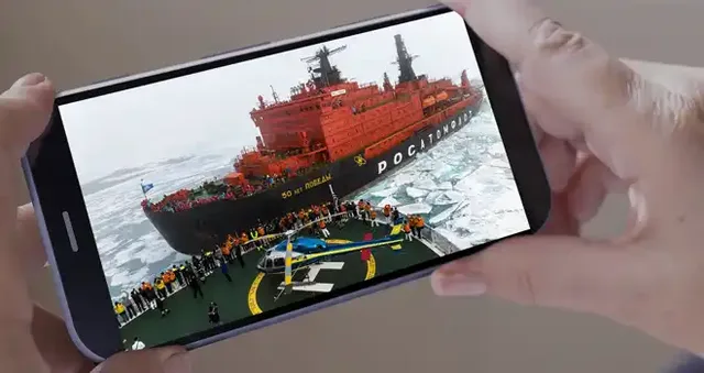 Не у нас: встреча российского ледокола с французским судном попала на видео