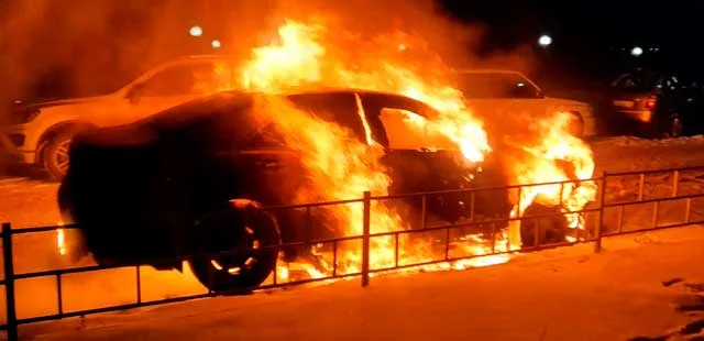 Поджог или случайность: сгорел автомобиль дзержинского журналиста