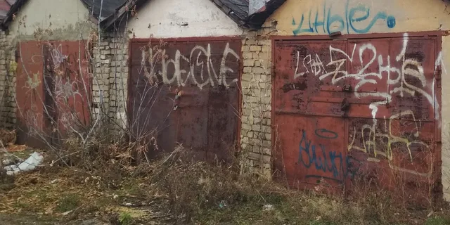 Гаражного вора разыскивают дзержинские полицейские