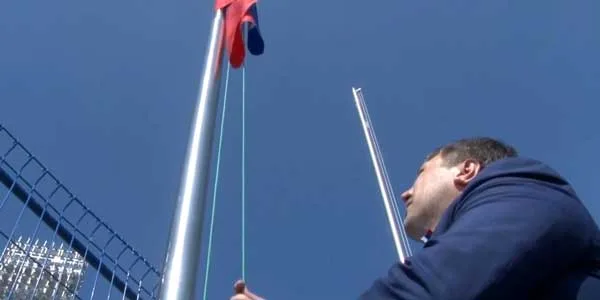 Глава Дзержинска принял участие в церемонии поднятия государственного флага