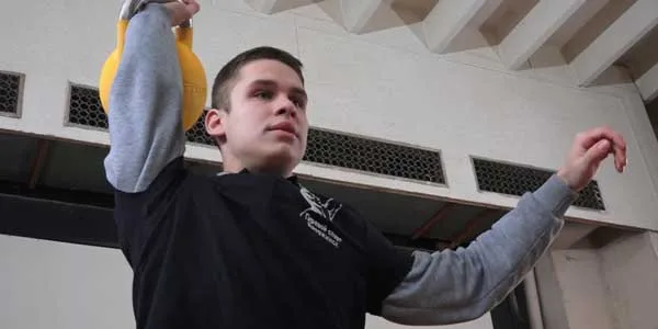 Телекомпания «Дзержинск» за здоровый образ жизни. Упражнения с гирями и гантелями