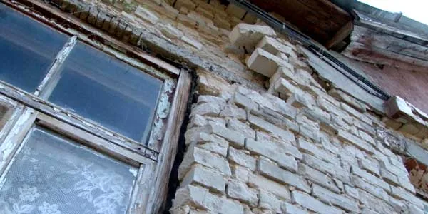 Под крышей дома своего… жители 54 дома по проспекту Свердлова в Дзержинске предпочитают не стоять