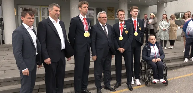 Встреча с чемпионами: дзержинские паралимпийцы вернулись в родной город