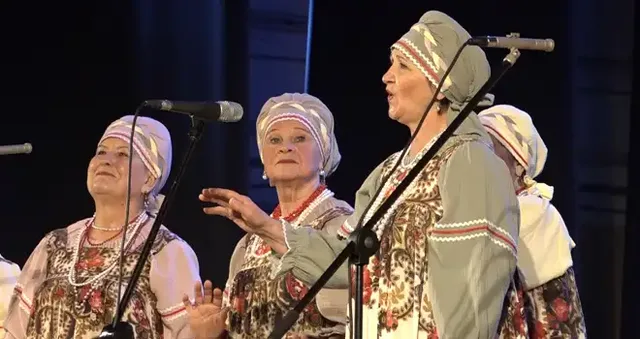 Поют все! Фолк-караоке для дзержинцев устроил ансамбль «Сударка» во Дворце культуры химиков