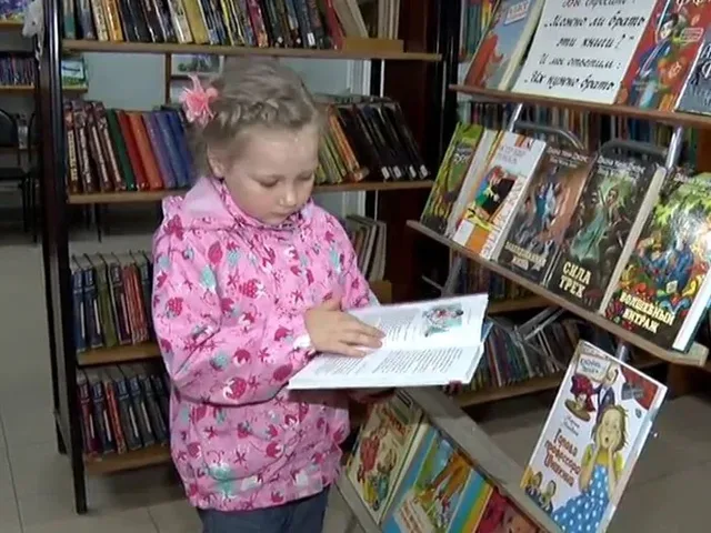 В Единый день чтения в Дзержинске читали юмористические рассказы