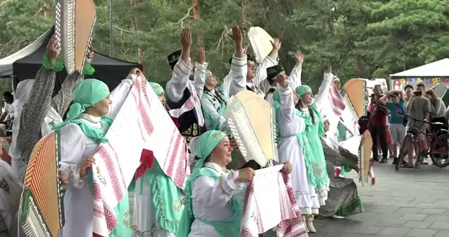 Танец с самоваром и борьба на кушаках: Сабантуй отпраздновали в минувшие выходные в Дзержинске