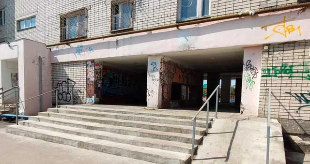 После вмешательства жилинспекции: лестничные пролеты одного из дзержинских домов привели в порядок