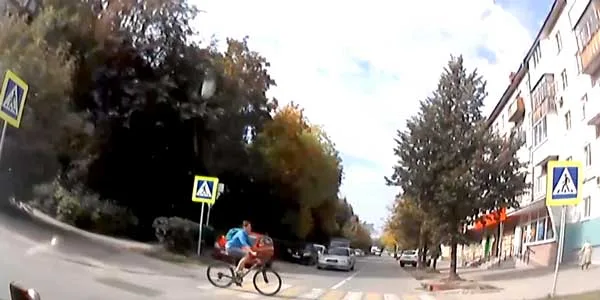Нарушители на двух колесах. Новая подборка видео с дзержинских дорог