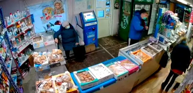 Цветные бумажки: мужчина расплачивался фальшивыми купюрами в магазинах Дзержинска