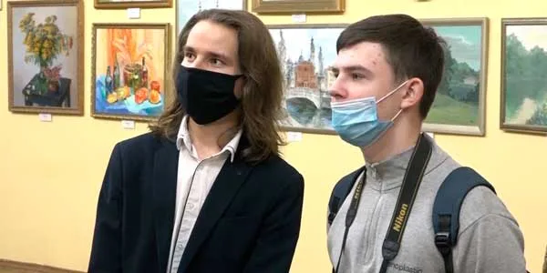 Творческое единство: выставка «Нижний Новгород и Дзержинск в мире живописи» открылась в ДКХ