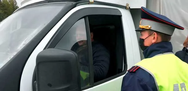 Пристегнись! Дзержинские полицейские напомнили о важности использования ремня безопасности