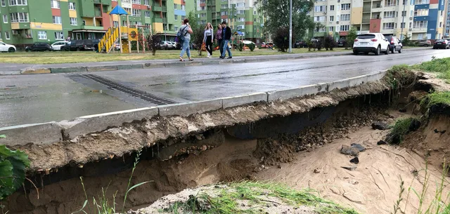 В Нижнем Новгороде новую дорогу разрушило ливнем
