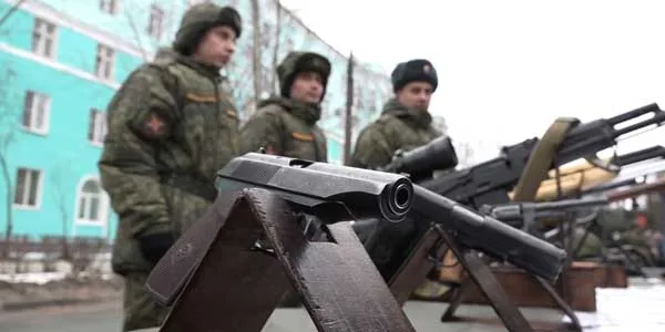Трогать разрешается. Дзержинцам продемонстрировали образцы нового оружия и военного обмундирования