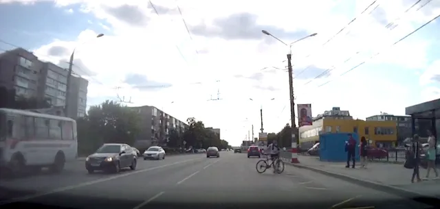 В кадре – велосипедист. Происшествия на дорогах Дзержинска