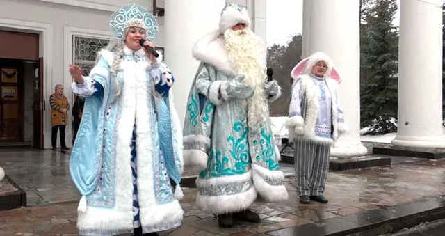 Новогодние сказочки: Дед Мороз и Снегурочка поселились в дзержинском театре кукол и ждут ребят в гости