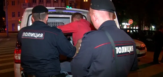 В Дзержинске пьяный мотоциклист повредил автомобиль такси (обновлено)