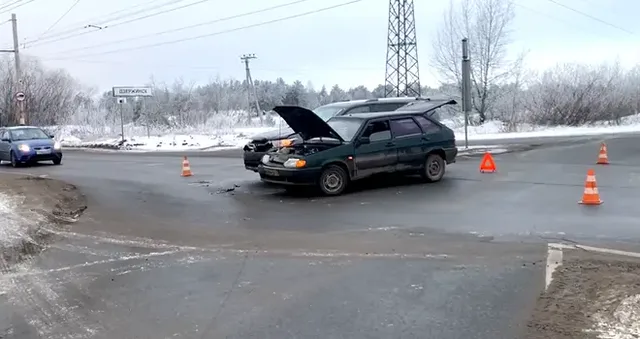 Аварийный перекресток: в Дзержинске не поделили дорогу два автомобиля