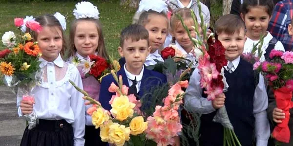 Глава города Иван Носков поздравил дзержинцев с Днем знаний
