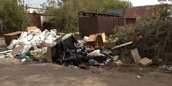 Мусорные истории: дзержинцы не перестают жаловаться на переполненные контейнерные площадки