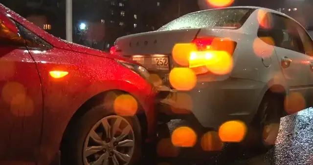 Невнимательный маневр: в аварийный замес попали четыре автомобиля на одном из проспектов Дзержинска