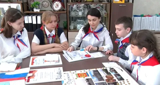 Дзержинские «Нейроны»: учащиеся школы № 3 блестяще представили свой город на Всероссийском фестивале