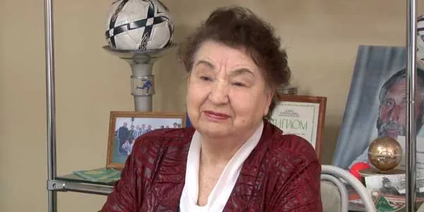 Есть вопросы. О жизни пионерской. Отвечает Тамара Бландинова