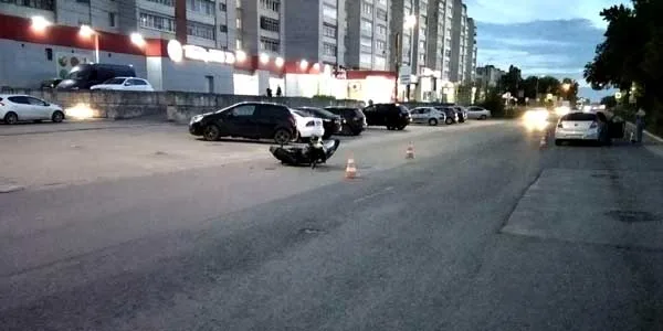 Иду на таран. Неизвестный мотоциклист бортанул иномарку в Дзержинске