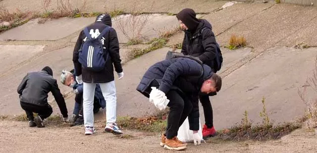 Чистые улицы: в апреле дзержинцы смогут присоединиться к общегородскому субботнику