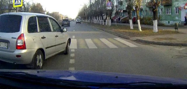 «Обратная связь». Опасный маневр легковушки чуть не привел к аварии
