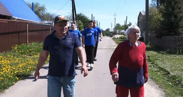 Волонтерская подмога: активисты «Молодой гвардии» в Дзержинске помогают одиноким пожилым людям по хозяйству