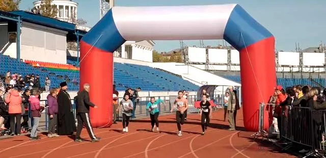 Золотая осень: легкоатлетический эстафетный пробег прошёл в Дзержинске