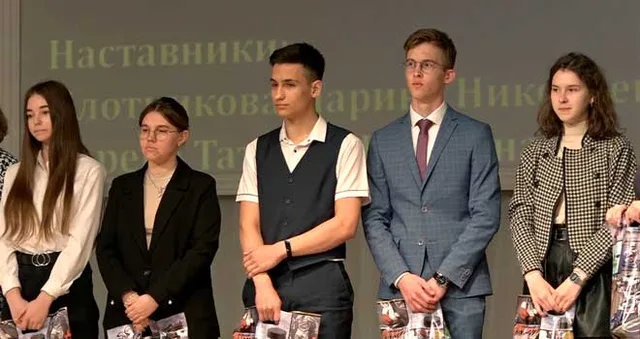 Олимп 2022: победителей школьных олимпиад и конкурсов наградили в дзержинском Дворце детского творчества